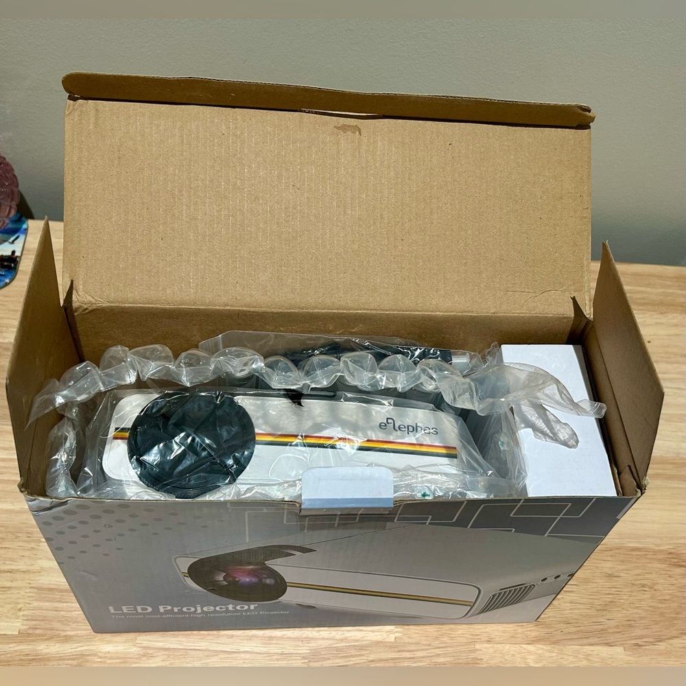 ELEPHAS- Mini Led Projector - Picture 5 of 7